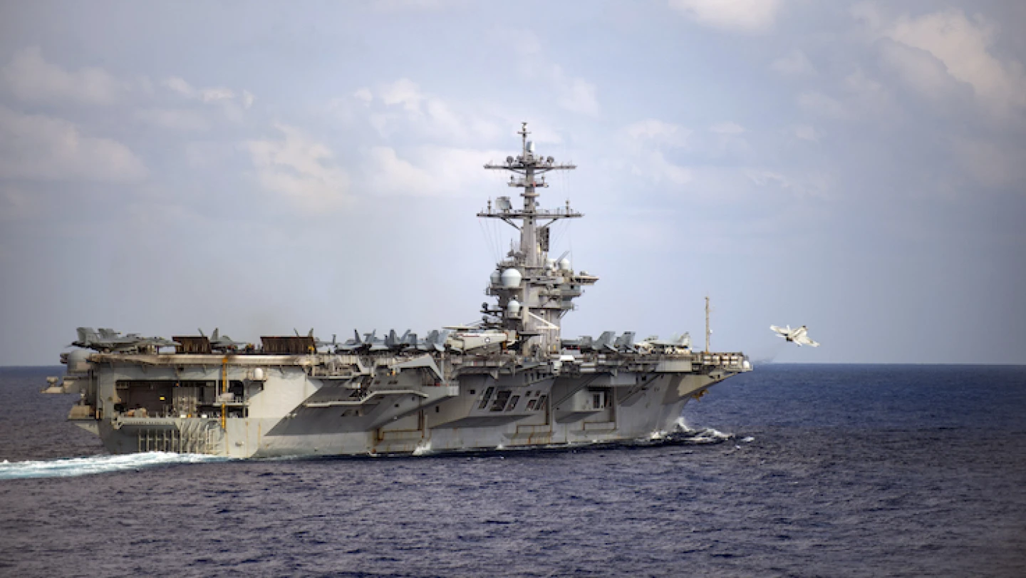 Va otro crucero y submarino de Estados Unidos al caribe; en medio de la tensión con Venezuela