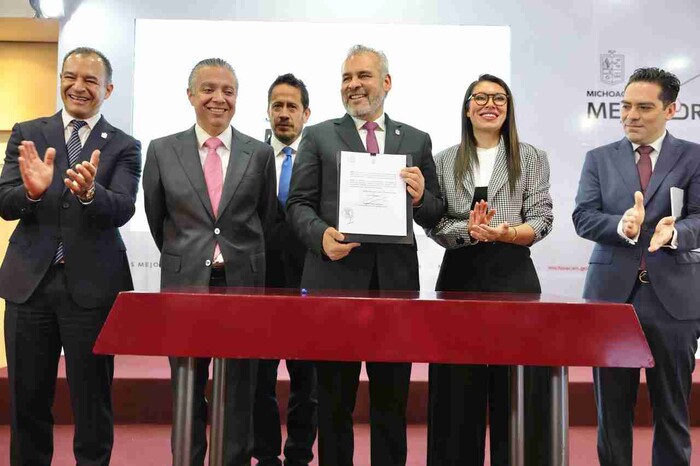 Va reforma constitucional para Gobierno Digital y simplificar trámites: Bedolla