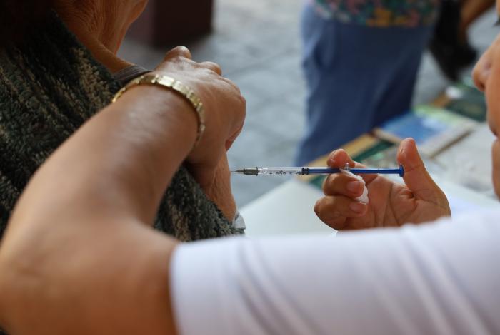 ¡Vacúnate mientras visitas el Tianguis Artesanal de Uruapan! SSM habilita 5 módulos