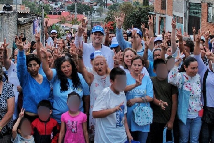 Vecinos de Santa María de Güido apoyan a Alfonso Martínez