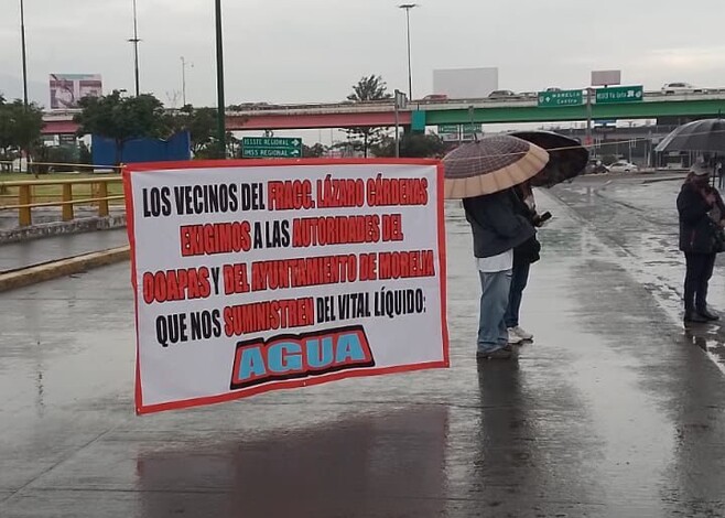 Vecinos del fraccionamiento Lázaro Cárdenas se manifiestan por agua