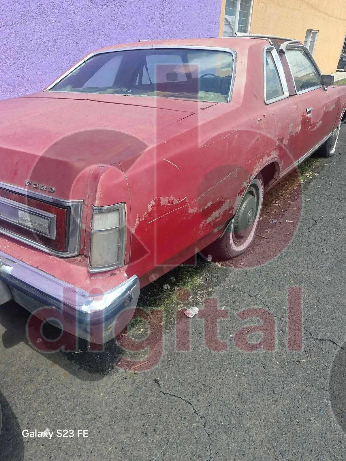 Vecinos del fraccionamiento libertad cansados de problemática de carros abandonados