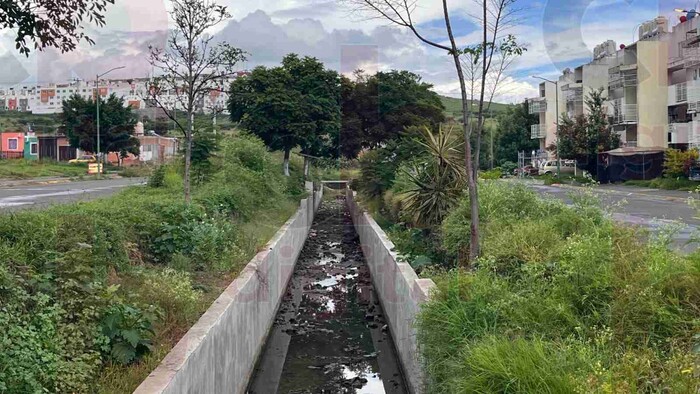 Vecinos denuncian problemáticas por obra inconclusa en Villas de Oriente