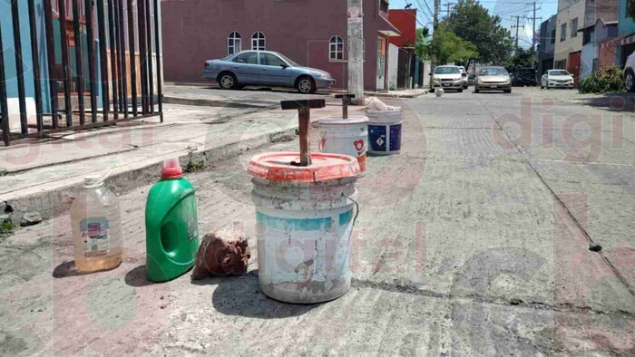 Vecinos se quejan de falta de estacionamiento alrededor del IEM