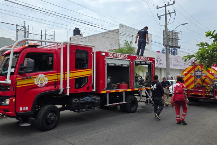 Veladora provoca incendio en vivienda de Zamora; una mujer resulta lesionada