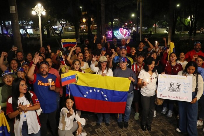 Venezolanos protestan en el Ángel de la Independencia contra Maduro