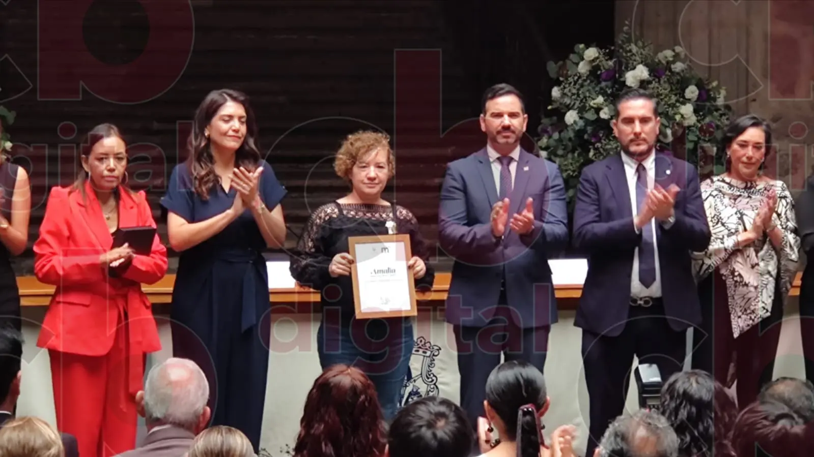 Verónica Villaseñor Ferreyra es galardonada con Presea Amalia Solorzano Bravo, por su lucha de justicia para su hija