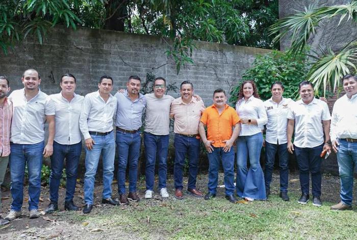 Víctor Manríquez dialoga con jóvenes empresarios para detonar el desarrollo de Lázaro Cárdenas e impulsar a las nuevas generaciones