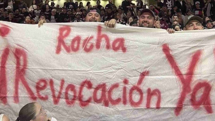 Video: Aficionados de Tomateros de Culiacán protestan contra violencia en Sinaloa