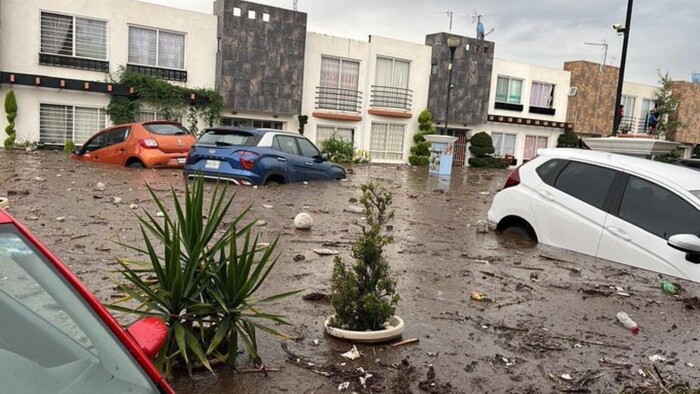 #Video | ¡Alerta en Chalco! Canal San Martín se desborda e inunda múltiples viviendas