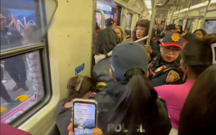 Video: Altercado en metro de CDMX, policías desalojan a cuentista y su hija