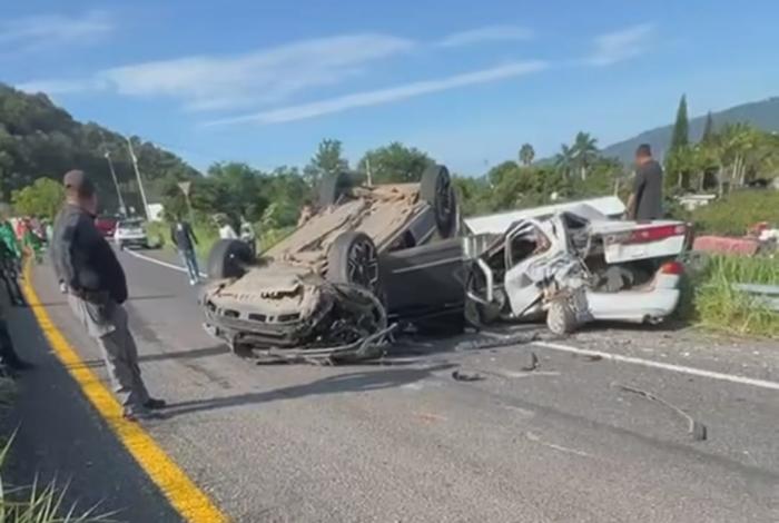 #Video | Aparatoso Choque y volcadura deja 4 lesionados, en la autopista Siglo XXI