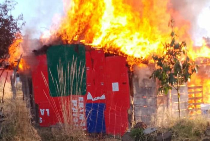 #Video | Arde choza en la colonia San Isidro Itzícuaro, Morelia