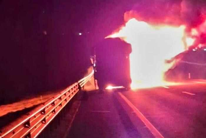 #Video | Arde vehículo sobre la México-Guadalajara