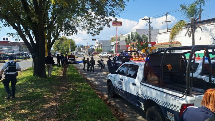 #Video | Asesinan a 2 hombres mientras reparaban un auto en Uruapan 