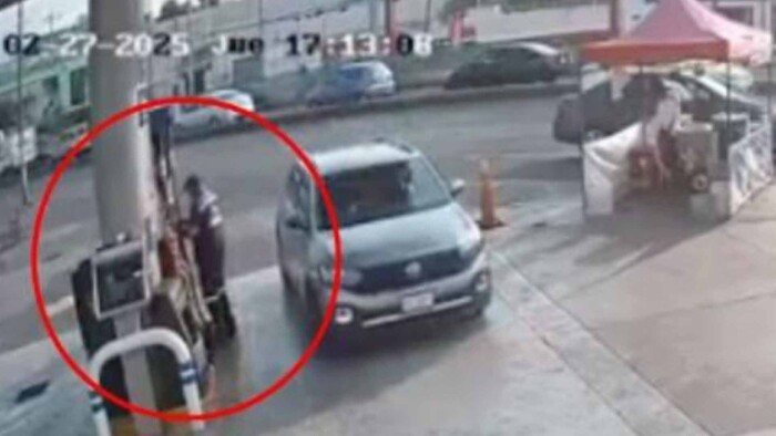 Video: Automovilista atropella a empleado de gasolinera