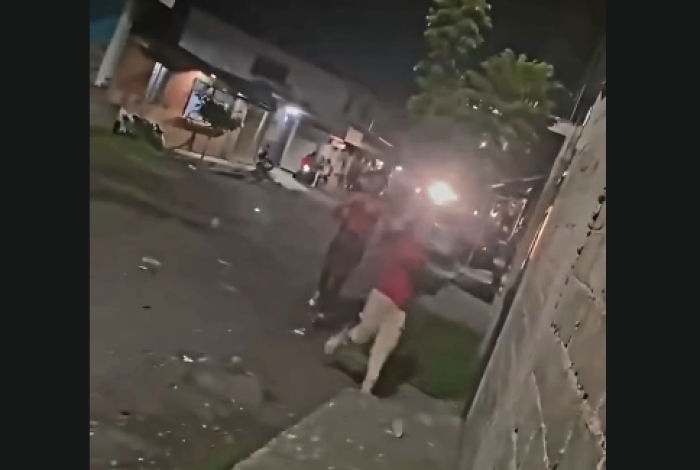 #Video | Balacera provoca temor en Lomas del Rosario de Uruapan; Grecia Quiroz reportan un detenido