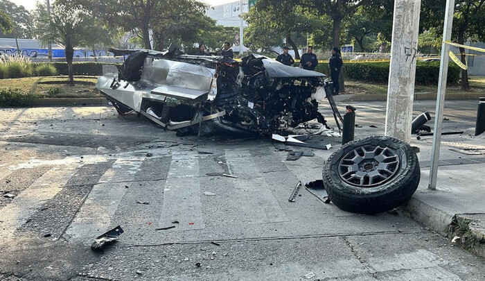 #Video | Brutal volcadura de Cybertruck deja 4 heridos en Guadalajara