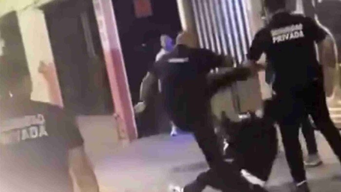 Video: Cadeneros de bar golpean a joven hasta dejarlo inconsciente en León