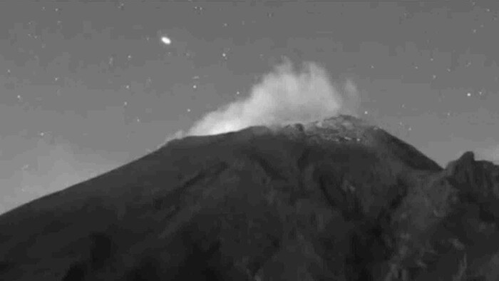 Video: Captan extraña luz saliendo del volcán Popocatépetl