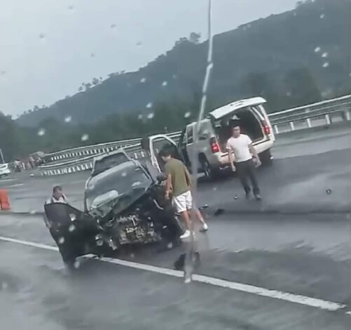 #Video | Choque de frente deja dos lesionados, en la Autopista Siglo XXI