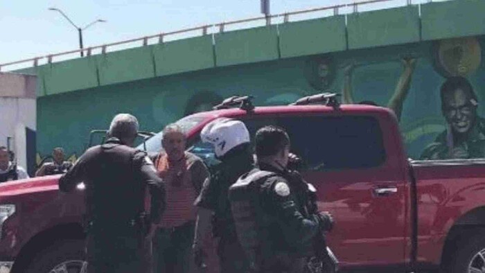 Video: Conductor atropella y arrastra a un hombre por conflicto vial