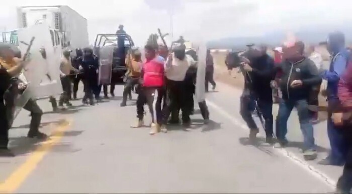 #Video | Dos muertos y varios heridos durante desalojo en la protesta sobre la carretera Perote-Puebla