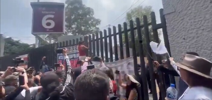 #Video | Estudiantes de Derecho buscan bloquear sesión de la Reforma al Poder Judicial en sede alterna