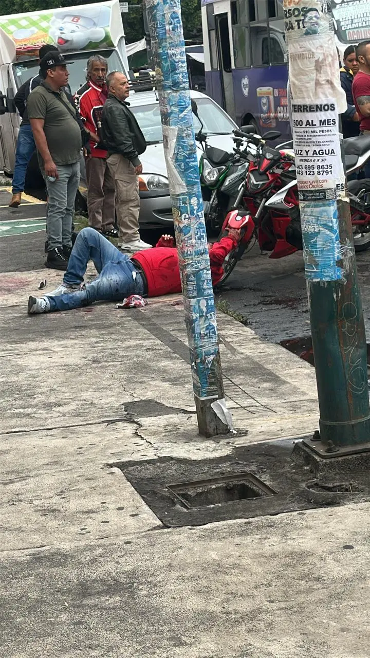 #VIDEO: Golpean a presunto ladrón afuera del Mercado Independencia, en Morelia
