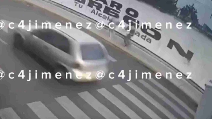 Video: Hombre golpea a mujer y la avienta a los carros en CDMX