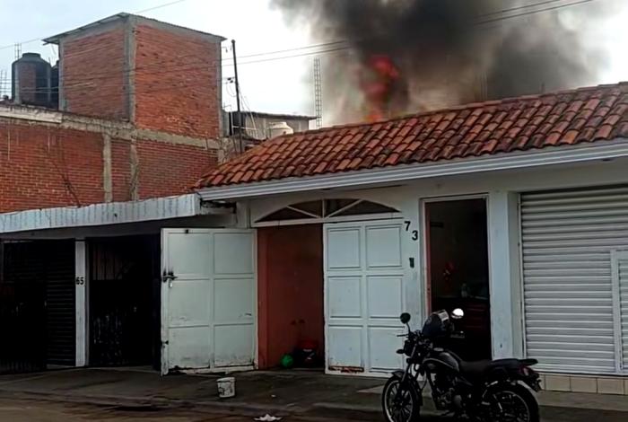 #Video | Incendio consume vivienda mientras la familia estaba de vacaciones en Uruapan