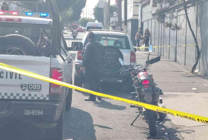 #Video | Motociclista empistolado dispara contra policías en Calzada La Huerta y huye; no hay muertos ni heridos