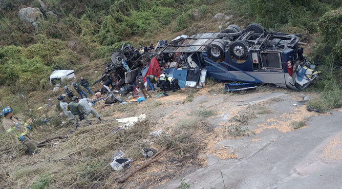 #Video | Mueren 19 pasajeros tras accidente entre autobús y tractocamión en Zacatecas