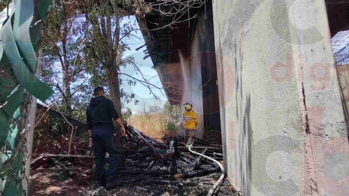 #Video: Negligencias ante obra abandonada, causa del incendio en El Vergel: vecinos