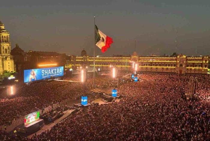 #Video | Noche histórica de Shakira ante más de 400 mil fans, en el zócalo de la Ciudad de México