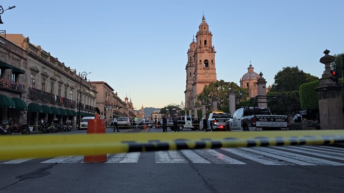 #Video | Peatón quita pistola a policía y se dispara cerca de Catedral de Morelia