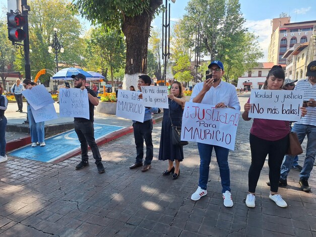 #Video | Periodistas se manifiestan por homicidio de Mauricio Cruz Solís; alcalde manda retirar cartulinas colocadas