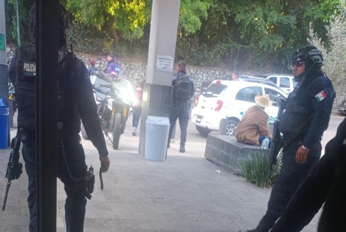 Video | Pistolero perpetra robo en el Hospital Civil de Uruapan y huye