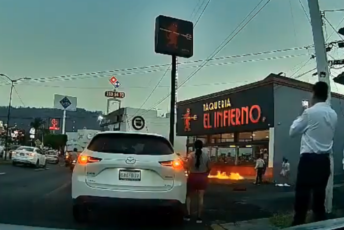 #Video | Queman a mariachis afuera de tacos “El Infierno” de la Enrique Ramírez de Morelia