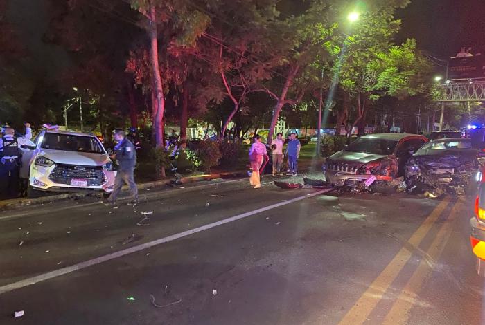 #Video | Reportan aparatoso choque múltiple en la avenida Camelinas; hay personas lesionadas