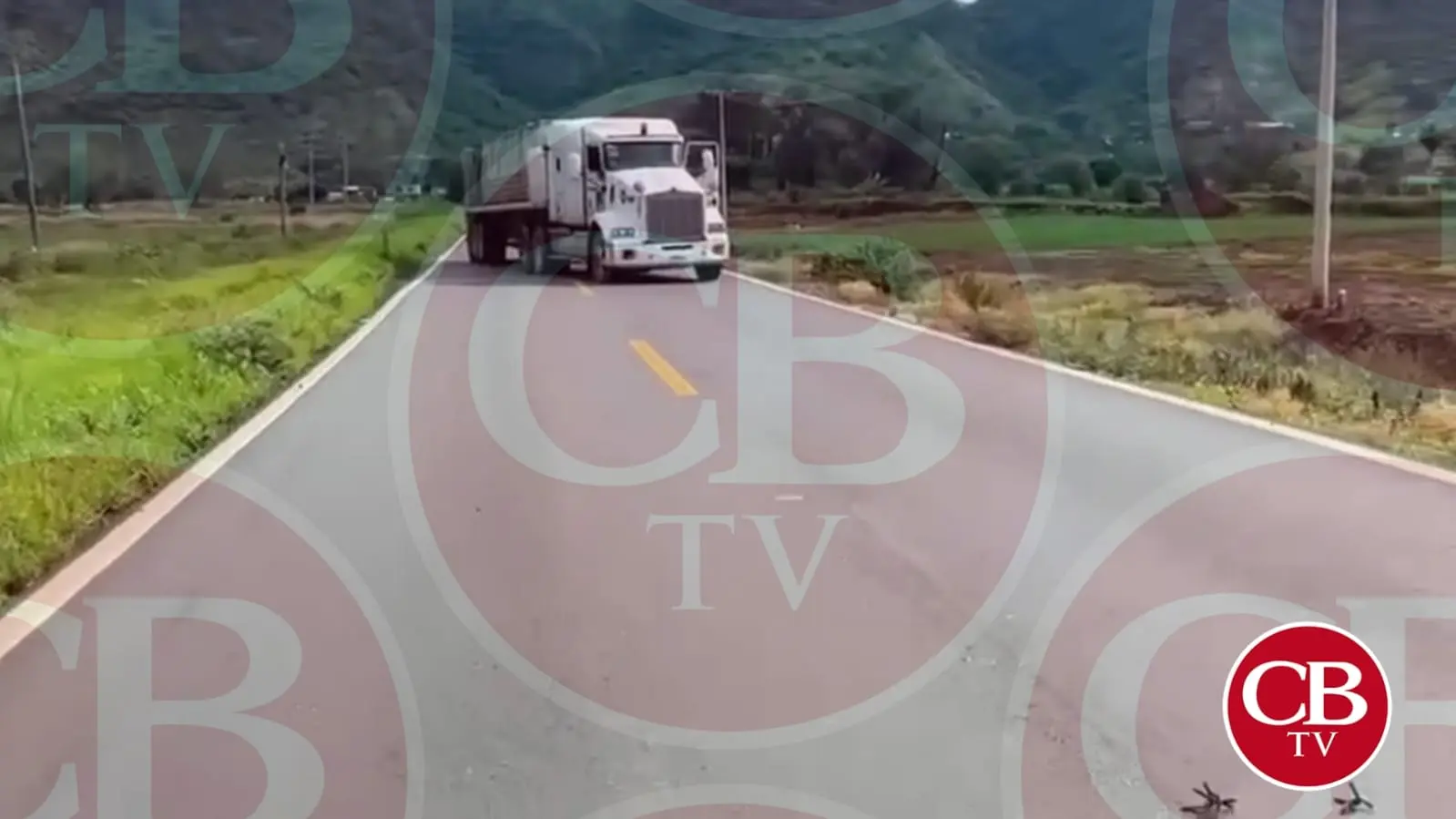 #Video: Reportan balacera en Tingüindín entre civiles y autoridades