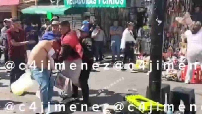 #Video: Se pelean vendedores ambulantes en la Basílica de Guadalupe