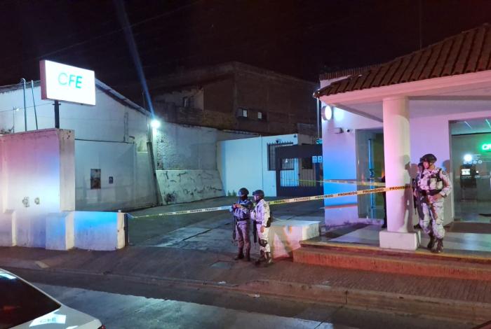 #Video | Se registra ataque armado contra vehículo estacionado en la CFE de Uruapan