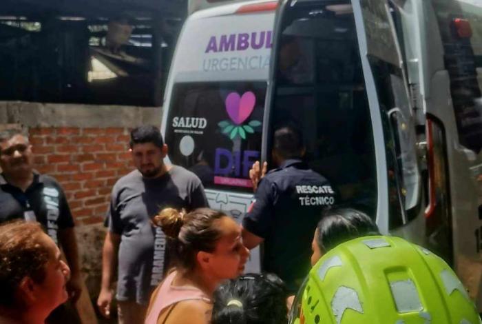 #video | Seis jornaleros heridos tras caída de camioneta a barranco en zona rural de Uruapan