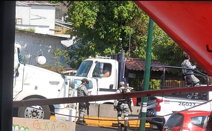 #Video | Tractocamión choca contra patrulla de la GN en Morelia