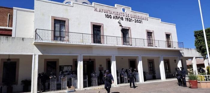 #Video | Violenta manifestación en Queréndaro deja 14 detenidos, incluyendo dos policías municipales