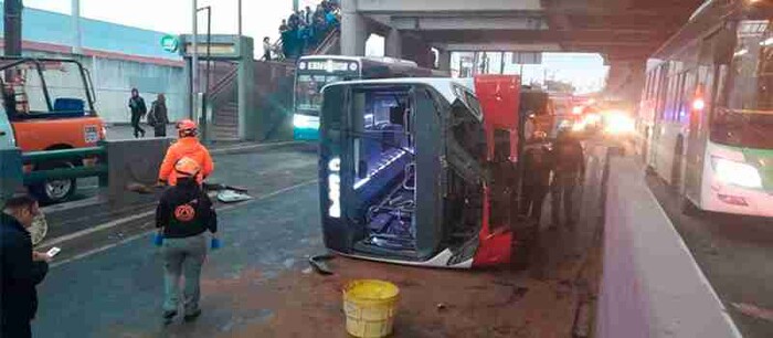 #VIDEO: Volcadura de camión deja 9 lesionados en Guadalupe, Nuevo León