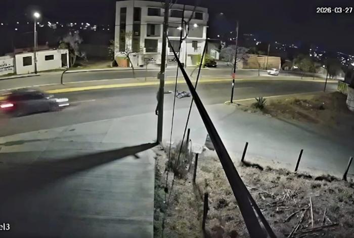 Videocámara capta fatal accidente de motocicleta en la avenida Amalia Solórzano, en Morelia