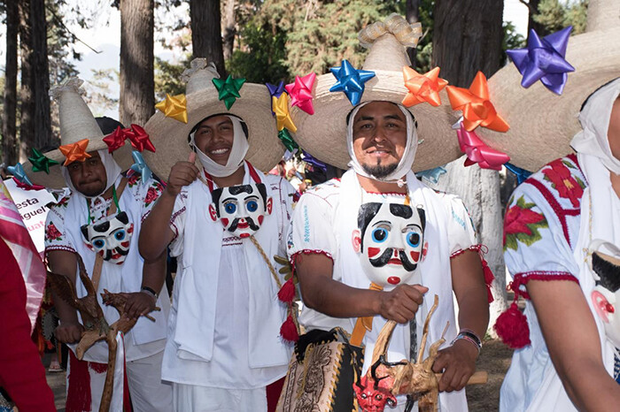 VIDEOS | Convite de la K'uínchekua 2025 llena de color y música las calles de Tzintzuntzan