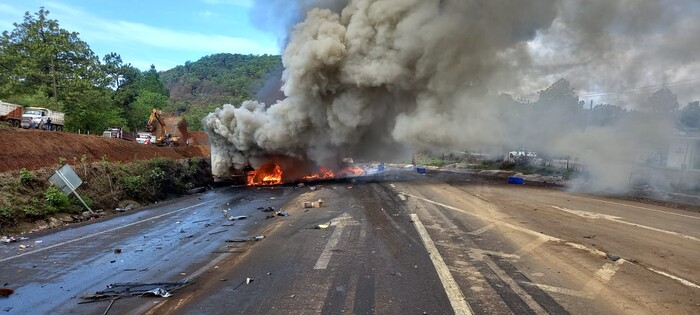 #Videos | Fatal carambola de tráileres cobra la vida de una joven “banderera”, en la autopista Siglo XXI